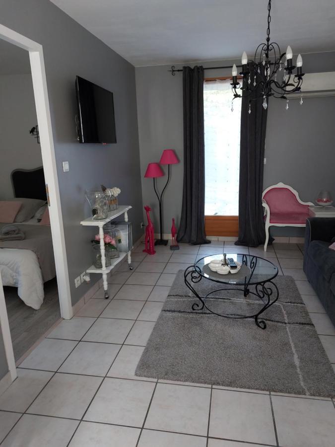 Ferienwohnung Les Dauphins Saint-Romain-de-Jalionas Exterior foto