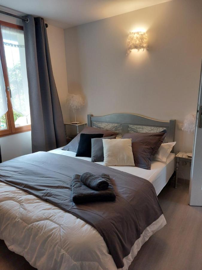 Ferienwohnung Les Dauphins Saint-Romain-de-Jalionas Exterior foto