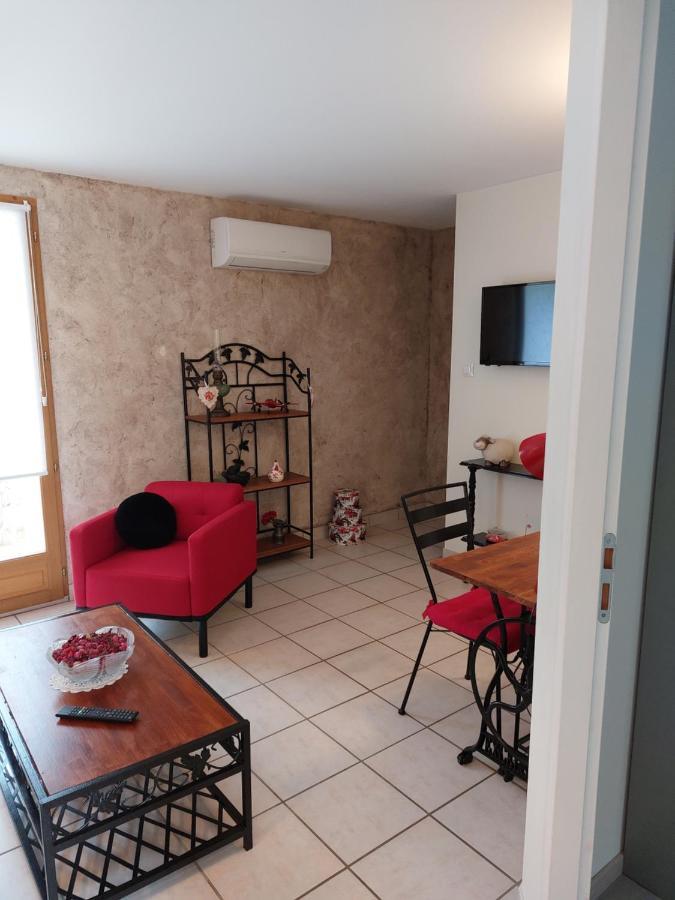 Ferienwohnung Les Dauphins Saint-Romain-de-Jalionas Exterior foto