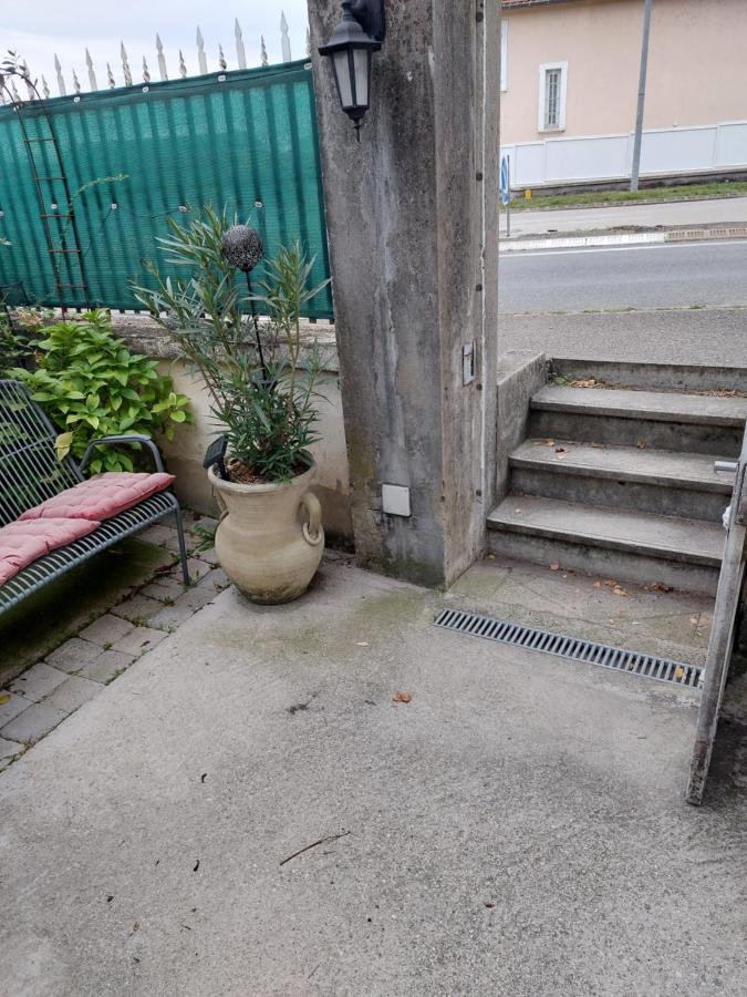 Ferienwohnung Les Dauphins Saint-Romain-de-Jalionas Exterior foto