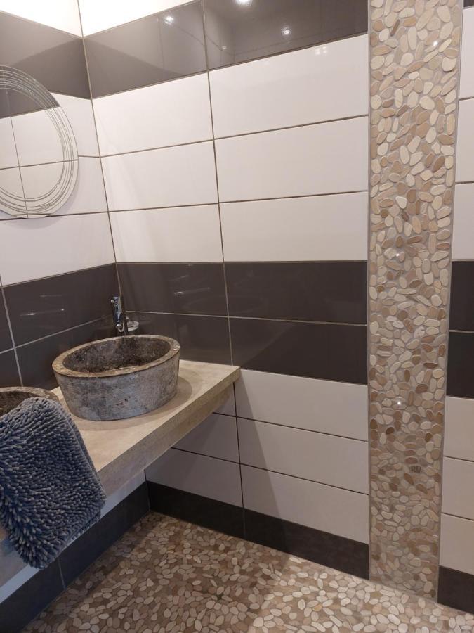 Ferienwohnung Les Dauphins Saint-Romain-de-Jalionas Exterior foto