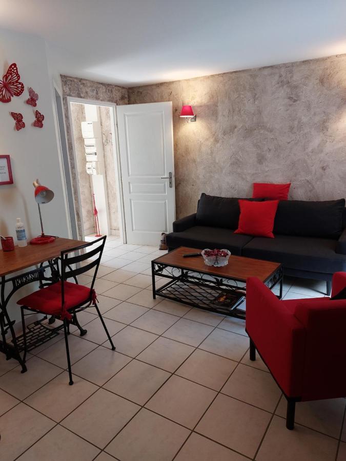 Ferienwohnung Les Dauphins Saint-Romain-de-Jalionas Exterior foto