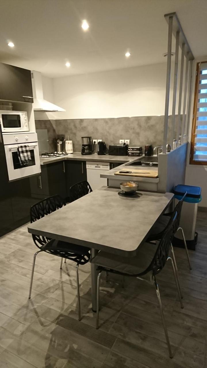 Ferienwohnung Les Dauphins Saint-Romain-de-Jalionas Exterior foto